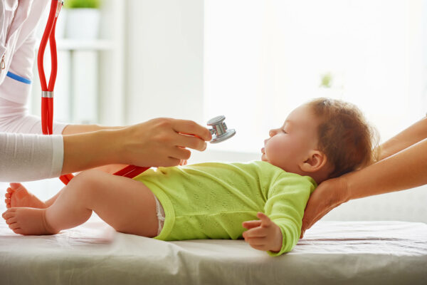 doctor-examining-a-baby-PAMPL5K doctor-examining-a-baby-PAMPL5K